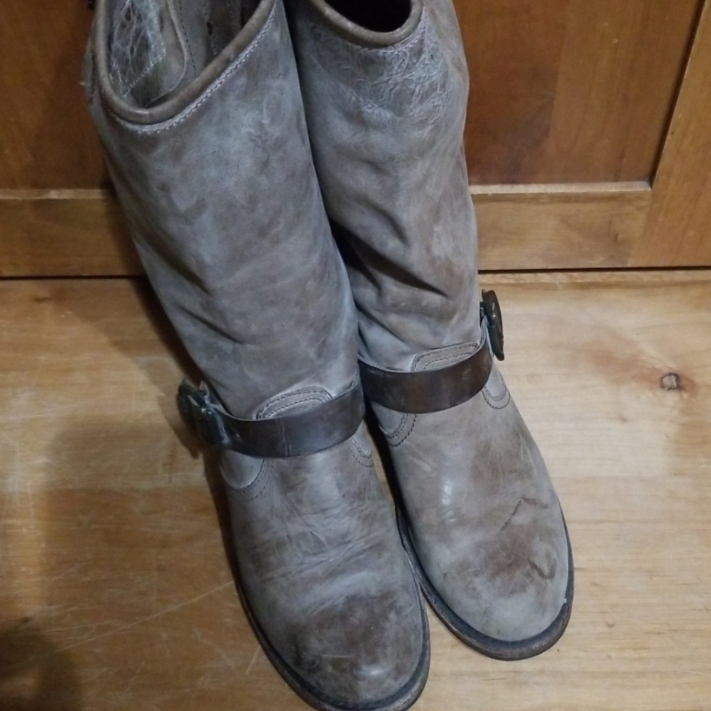 Boots - Picture 3 of 4